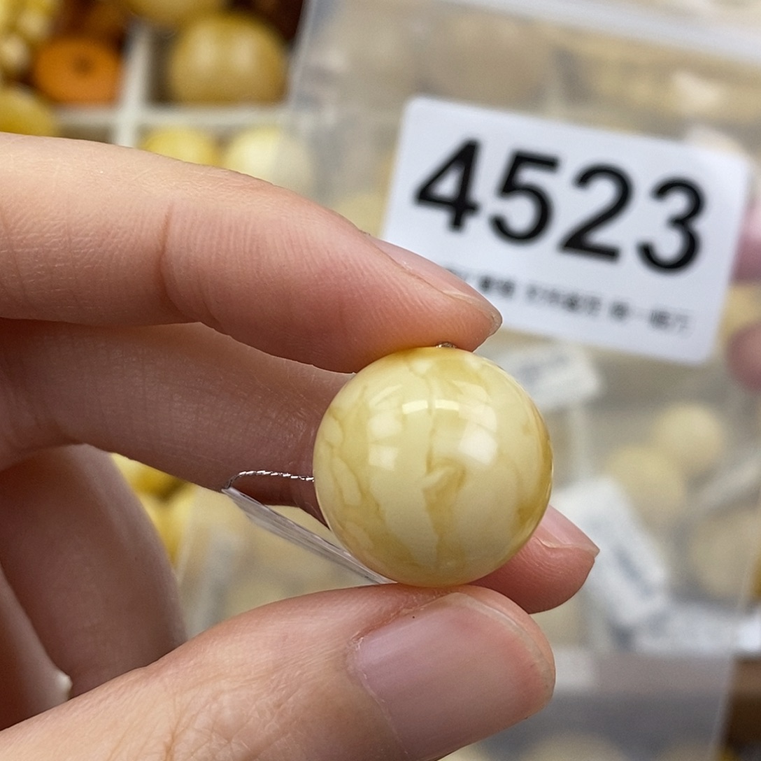 蜜蜡未镶嵌珠宝奇石17.2