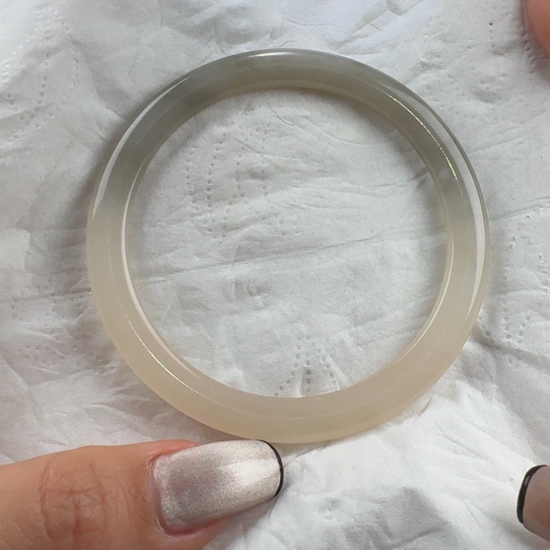 和田玉手镯未镶嵌?****？