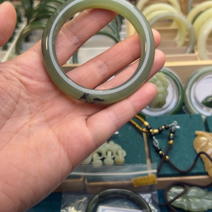 和田玉手镯未镶嵌54圈围0203