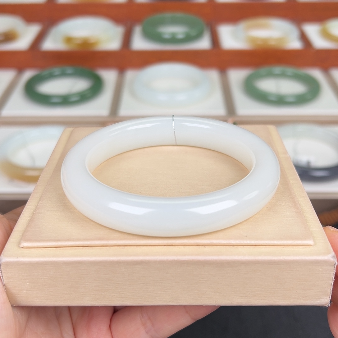 和田玉未镶嵌手镯白镯