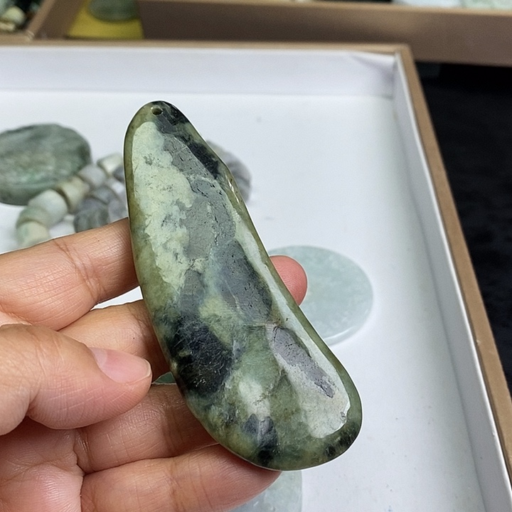 翡翠未镶嵌颈饰天然翡翠107