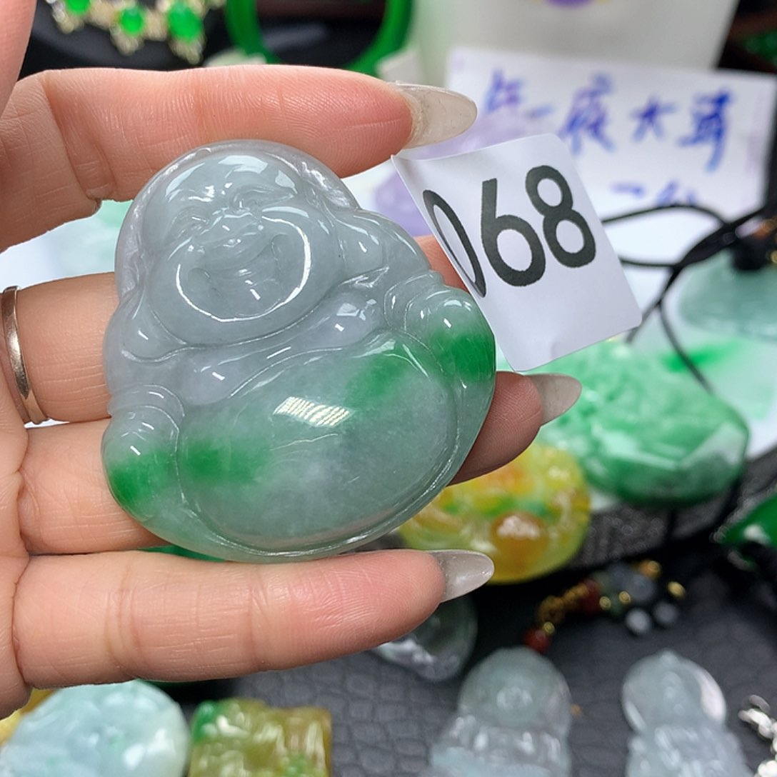 翡翠吊坠(赠链)未镶嵌