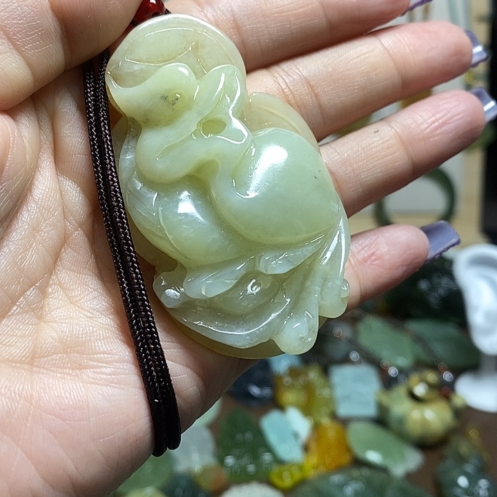 蛇纹石玉吊坠未镶嵌