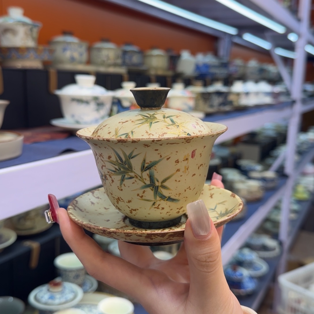 我在外面吃饭呢你在哪