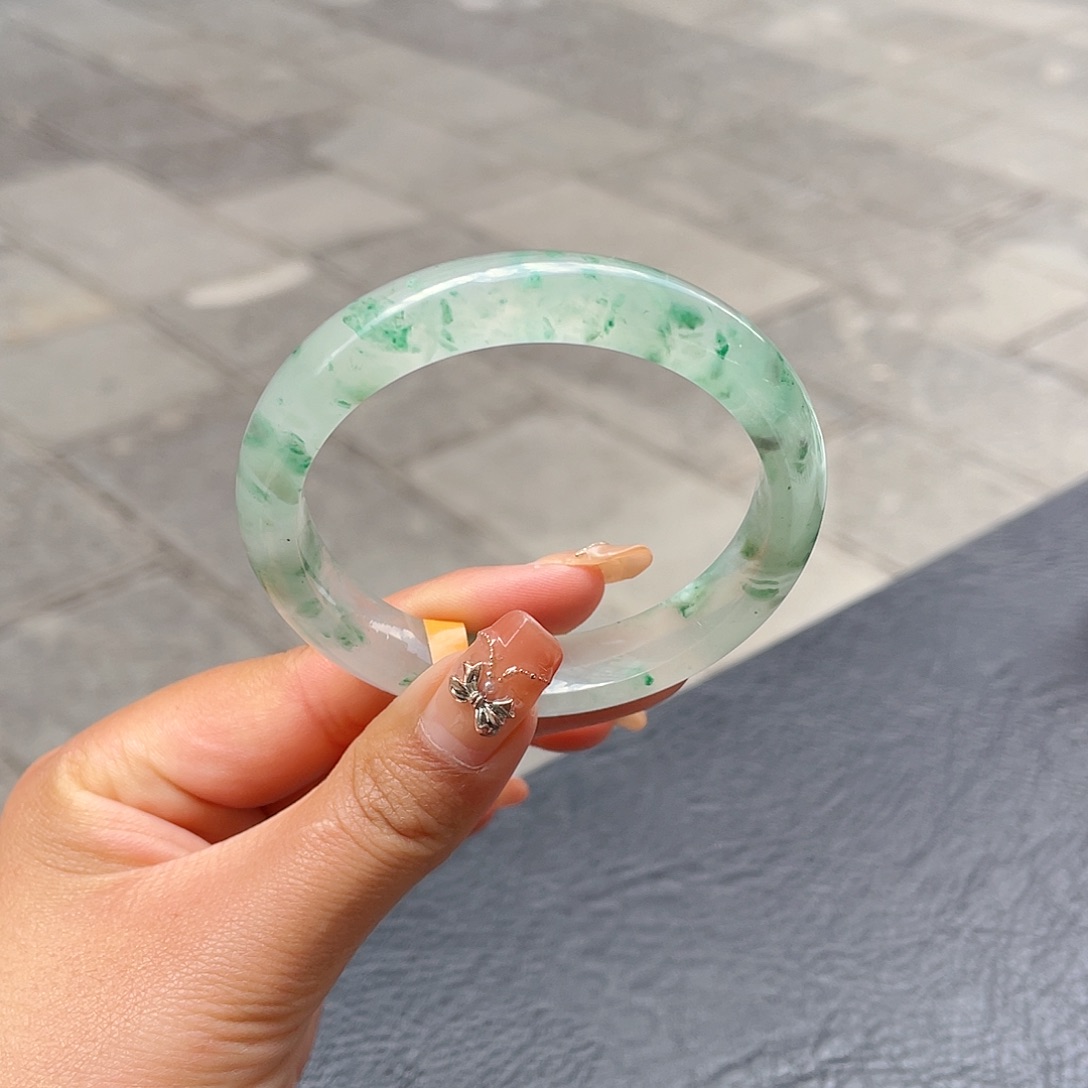 石英质玉手镯未镶嵌10