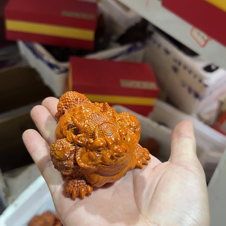 木花梨木10牛角金蟾一只