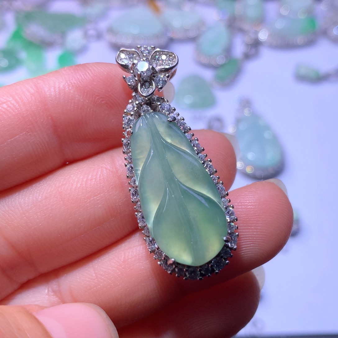 翡翠颈饰银S925镶嵌叶