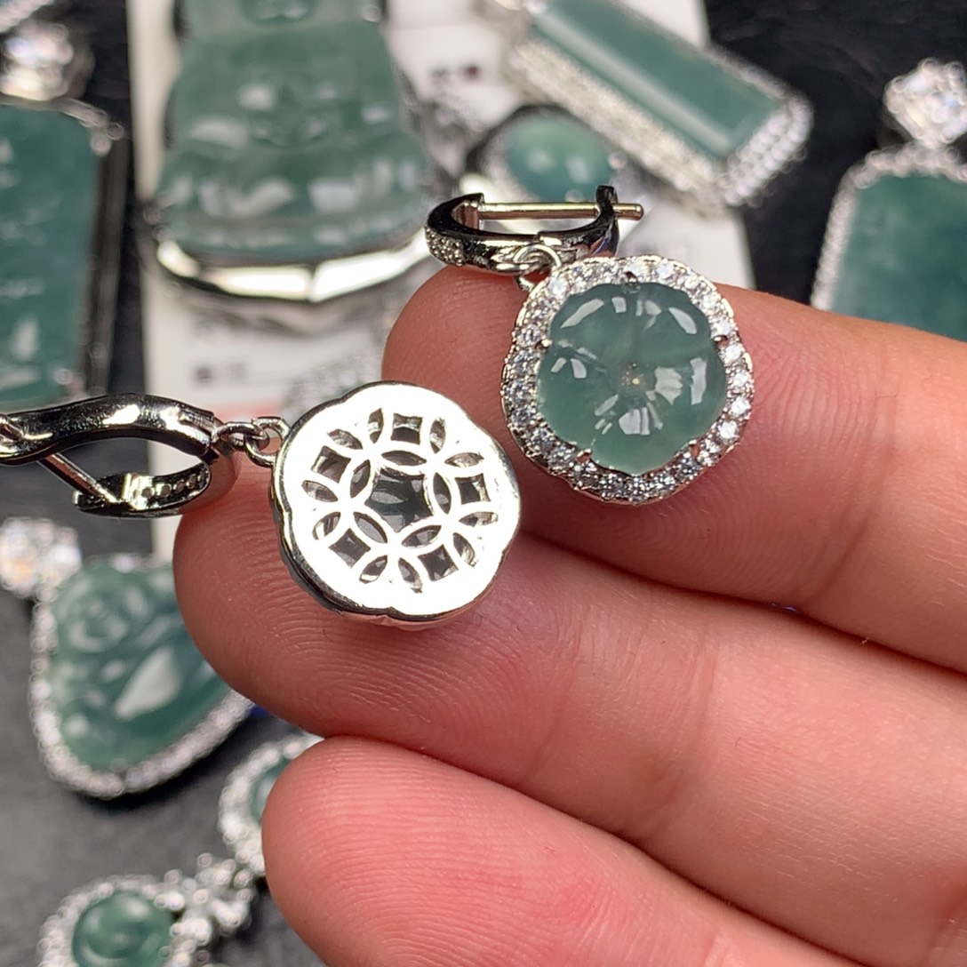 翡翠未镶嵌颈饰有钱花耳坠