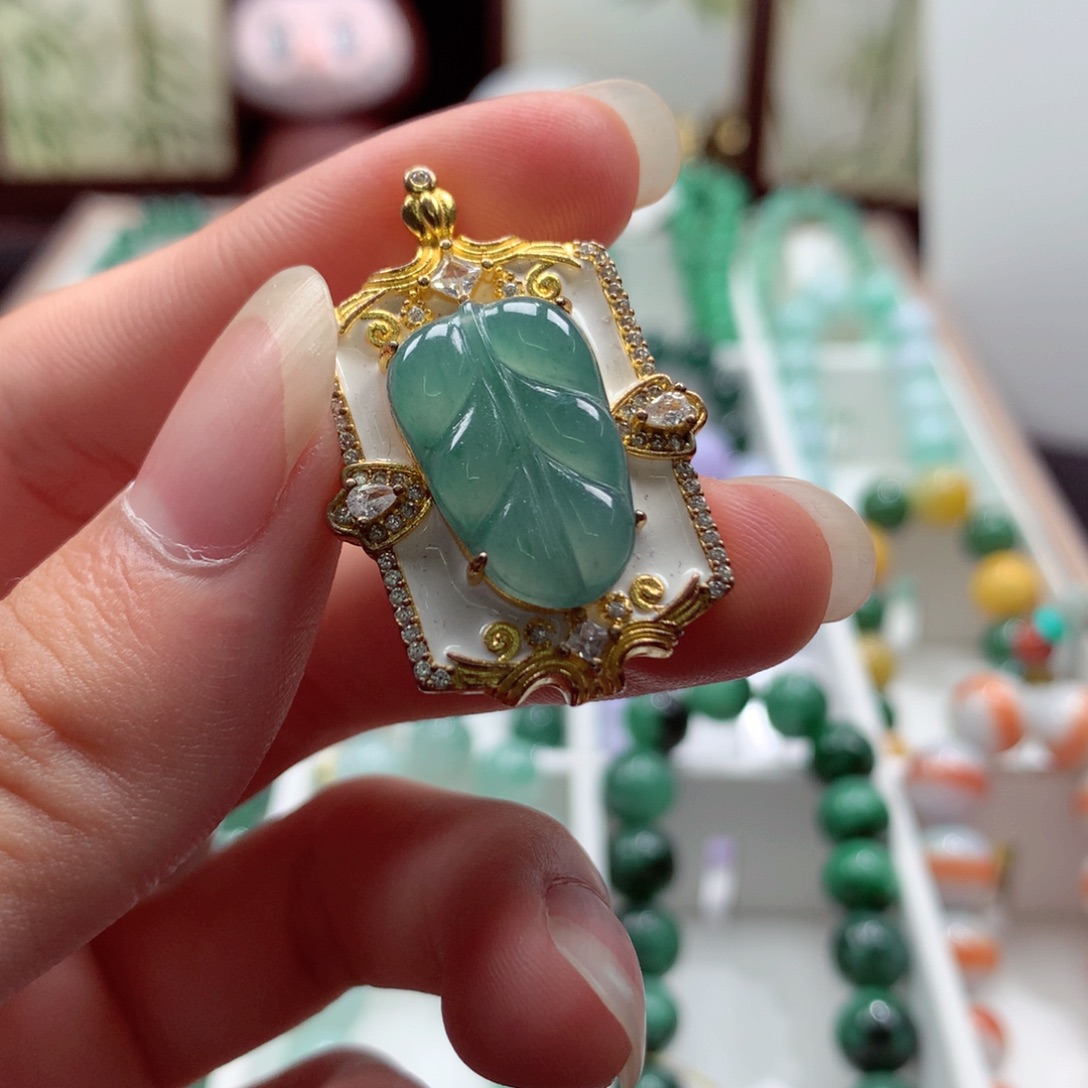 翡翠未镶嵌颈饰翡翠