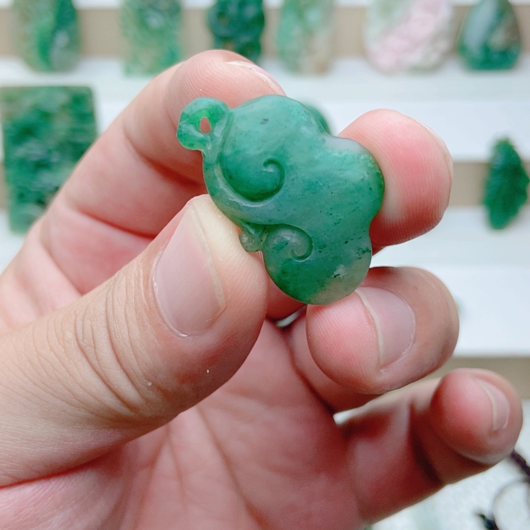 独山玉未镶嵌挂件