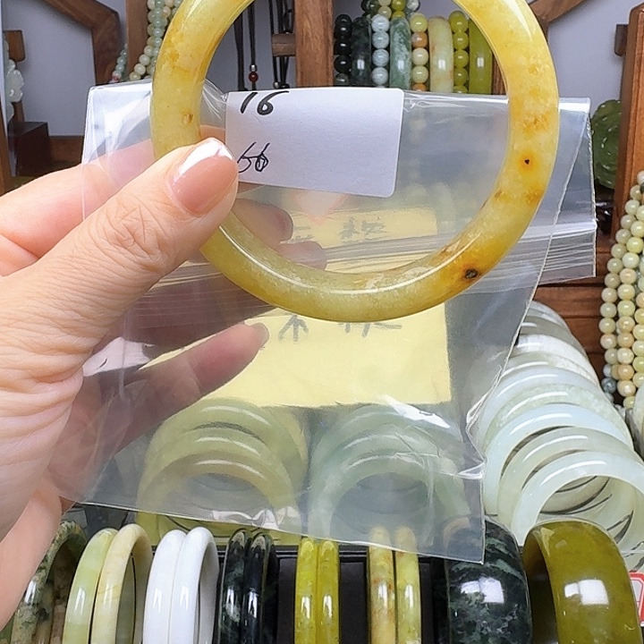 卡***迪蛇纹石玉未镶嵌手镯