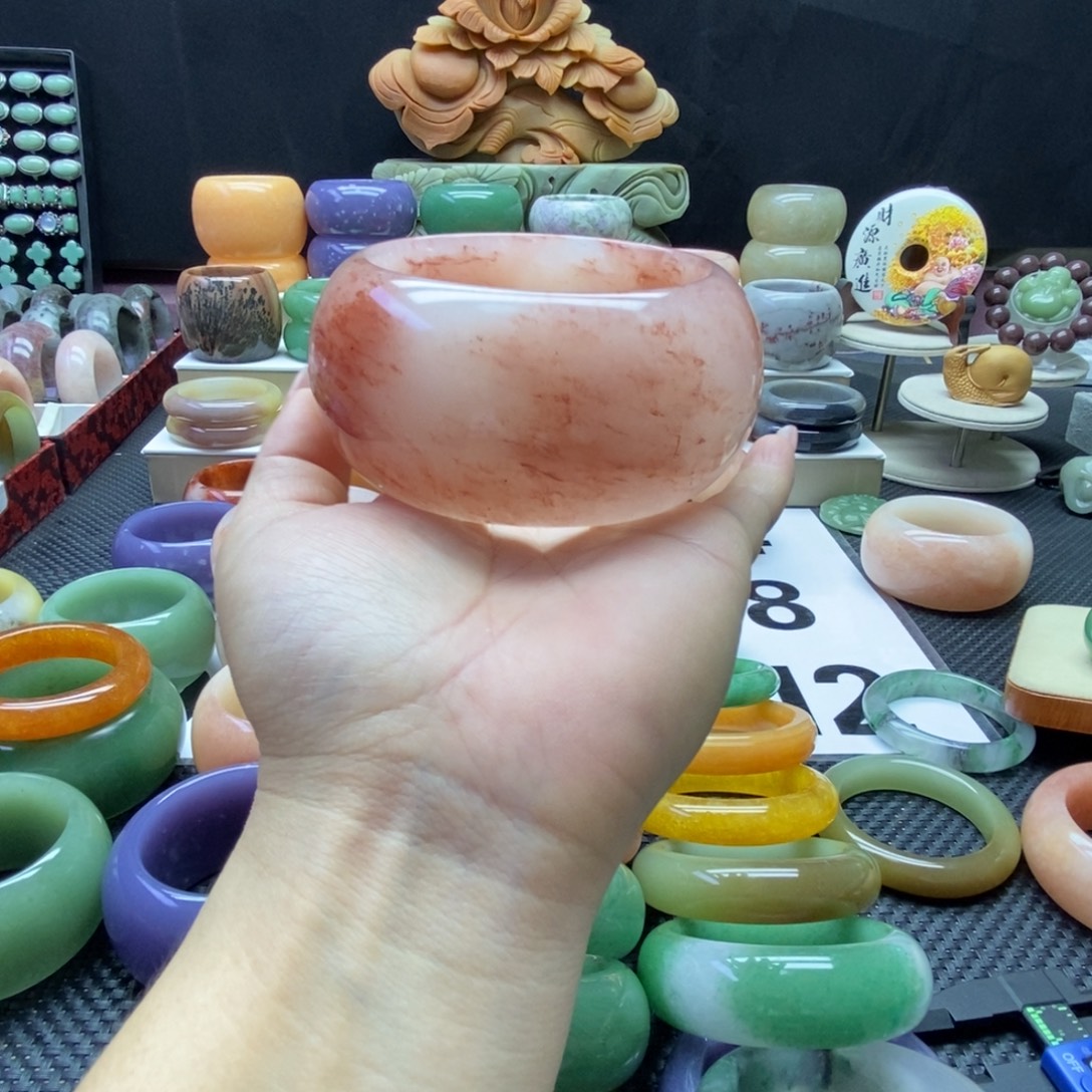 心***成石英质玉未镶嵌手镯