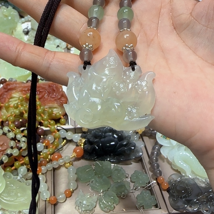 蛇纹石玉未镶嵌吊坠