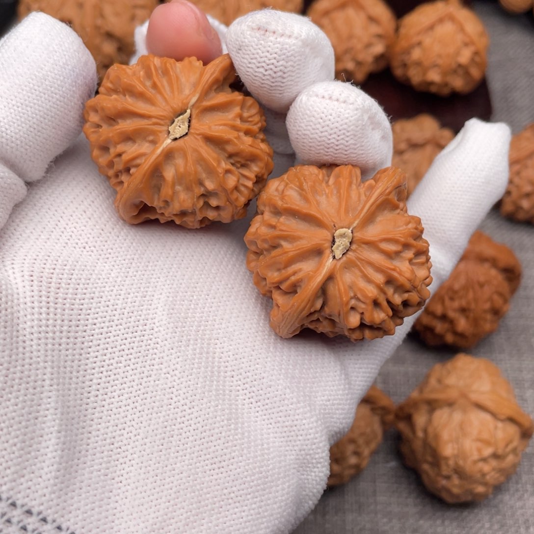 文玩核桃把件末**言38桃心宫灯全品