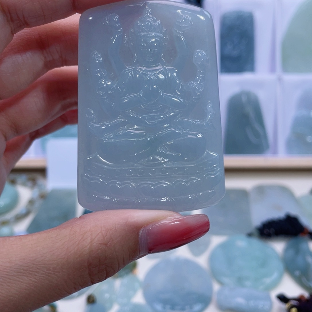 翡翠颈饰未镶嵌千**言