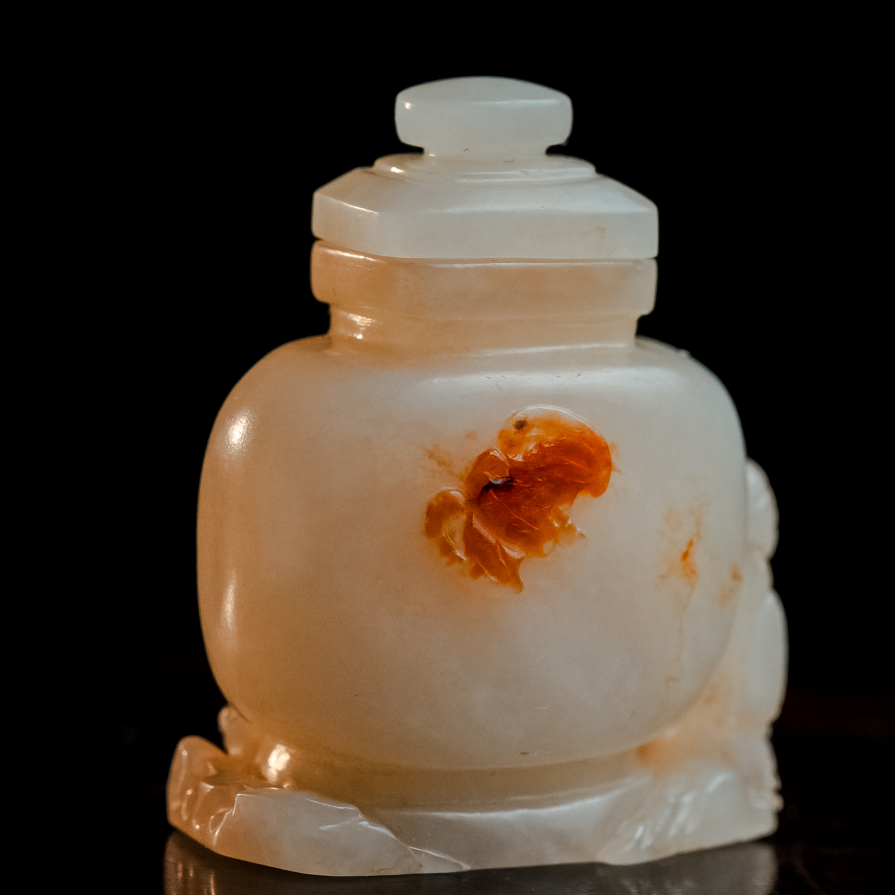 清代和田玉刘海戏金蟾鼻烟壶