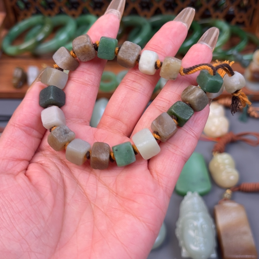 和田玉（糖玉）未镶嵌颈饰