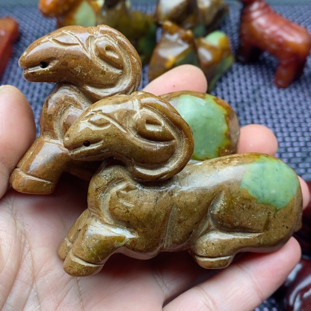 蛇纹石玉颈饰未镶嵌