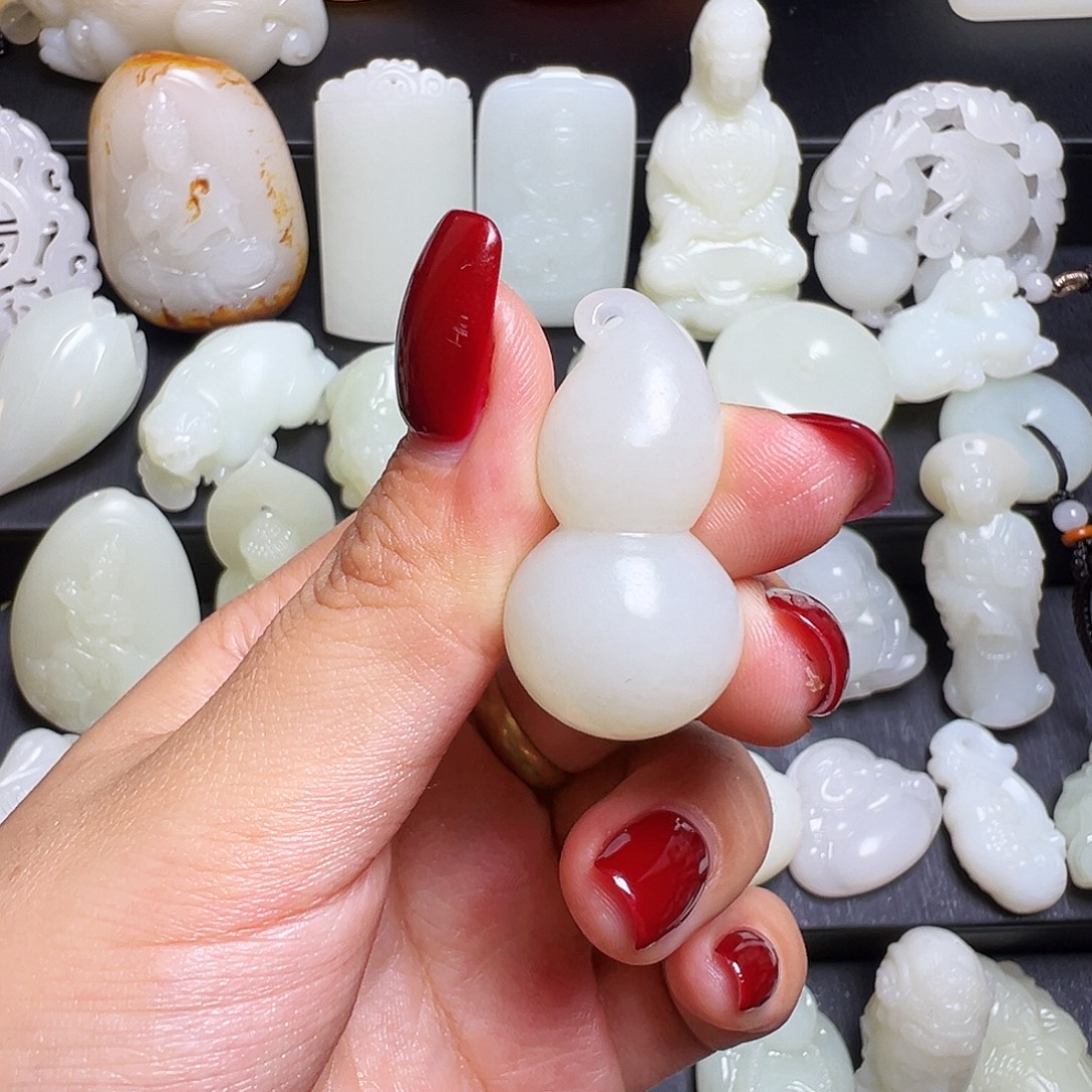 赵***缨和田玉未镶嵌颈饰