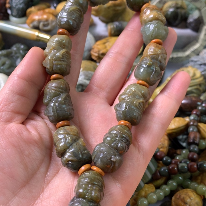 未镶嵌岫岩河磨玉（透闪石质玉）把件