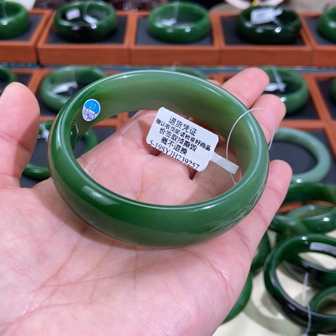 和田玉（碧玉）未镶嵌手镯俄碧白加绿59