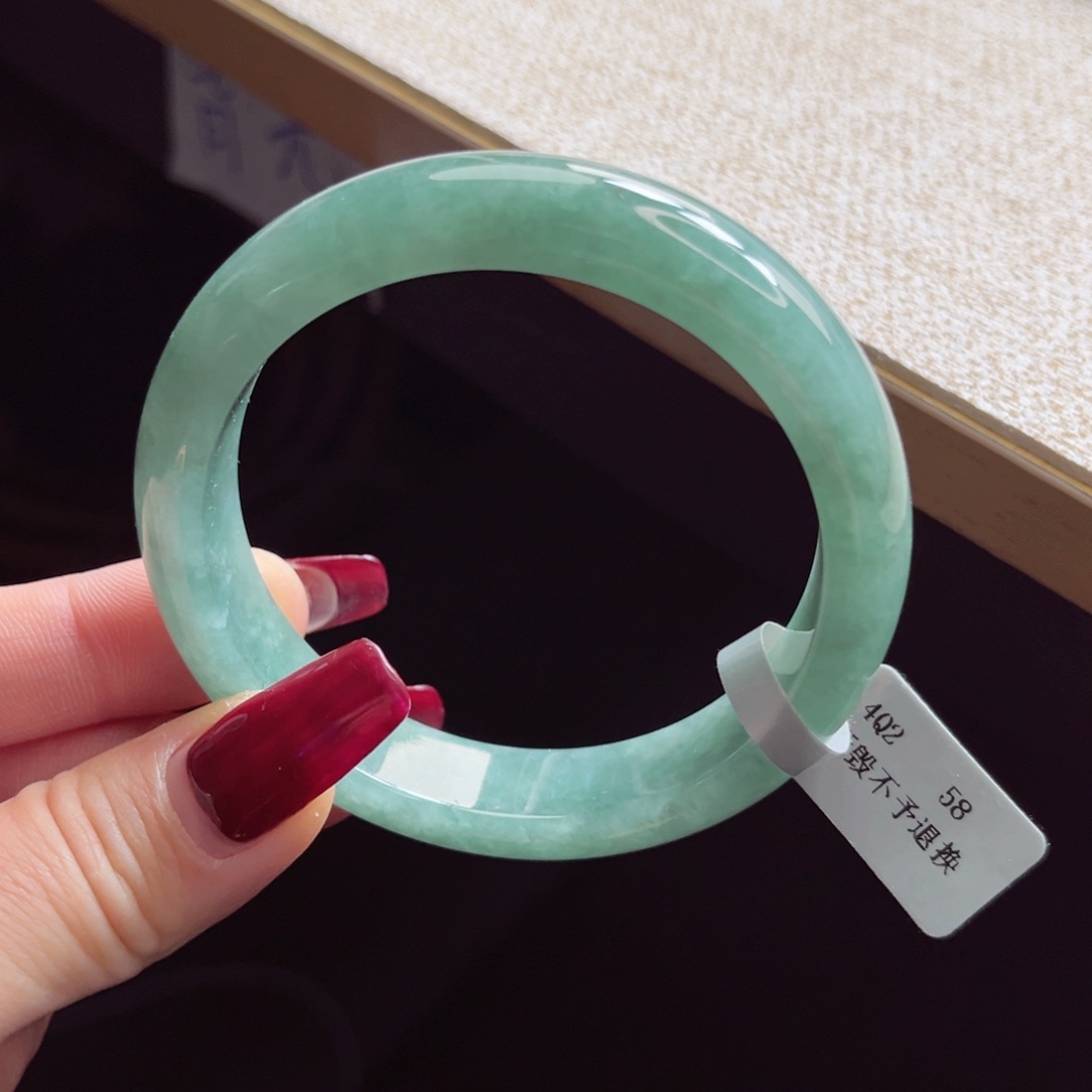 翡翠手镯未镶嵌手镯