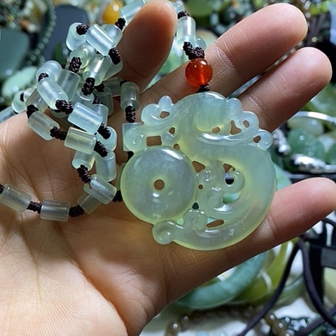 岫玉颈饰未镶嵌挂件