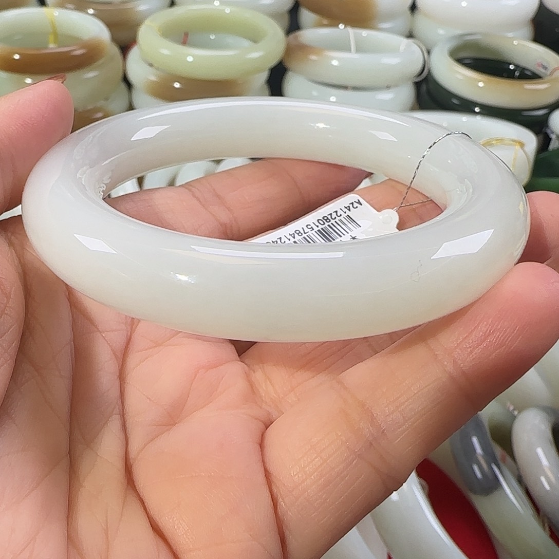 和田玉未镶嵌手镯