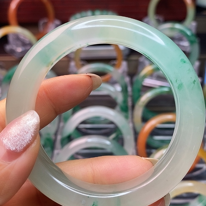 石英质玉颈饰未镶嵌