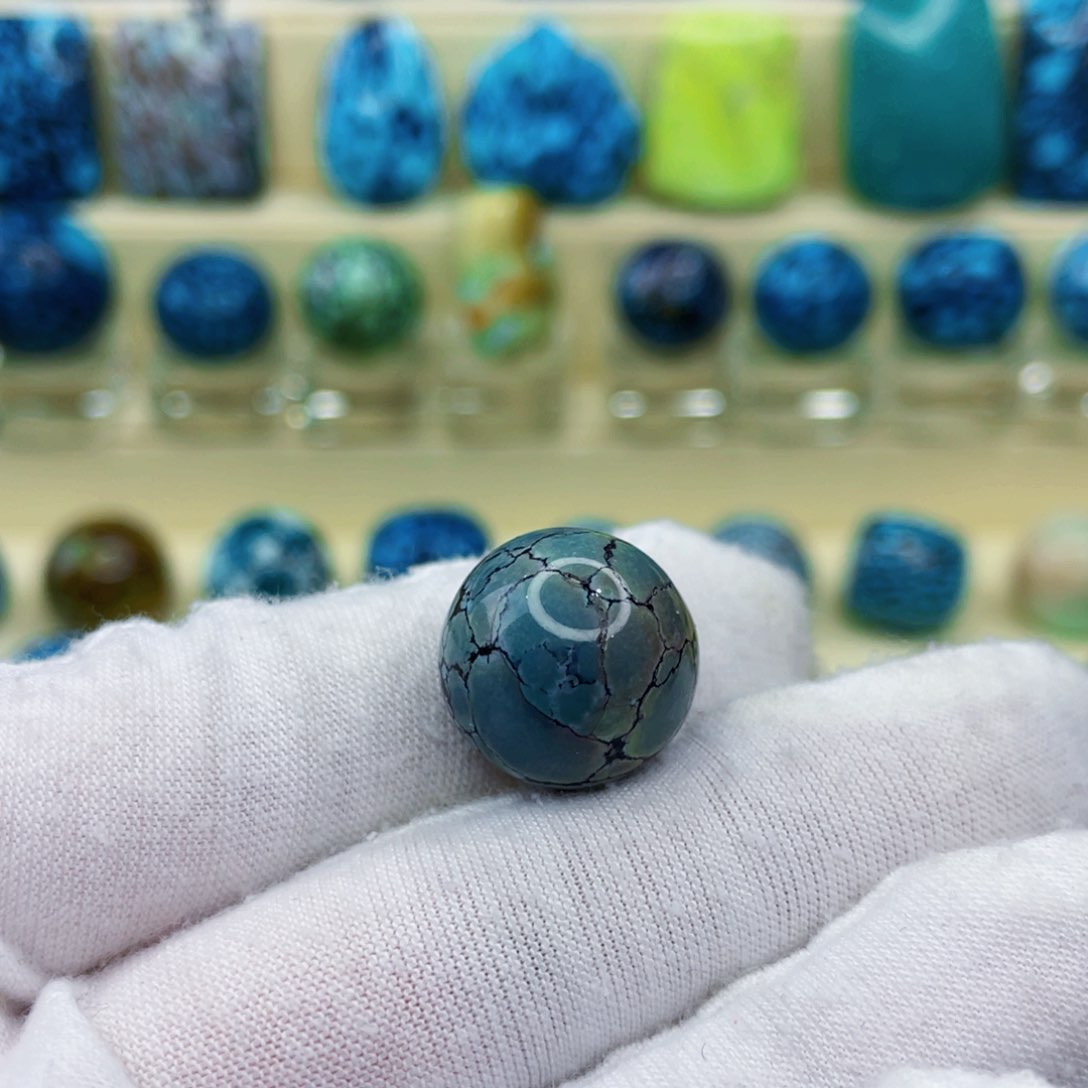 未镶嵌绿松石颈饰