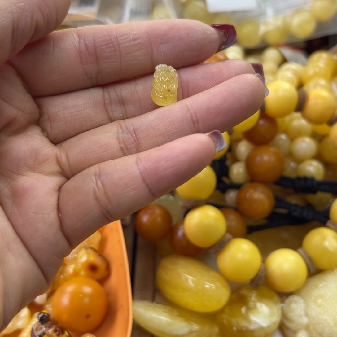 琥珀珠宝奇石未镶嵌