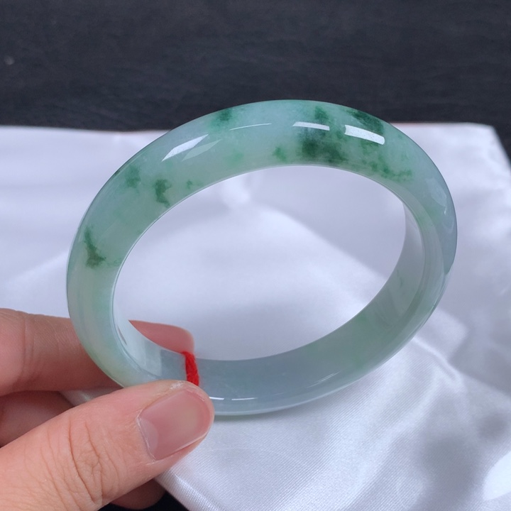 翡翠未镶嵌手镯  