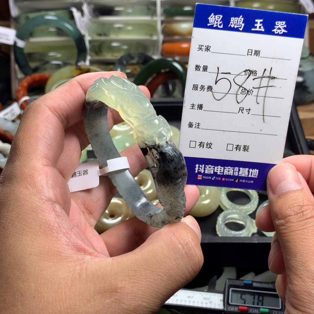 蛇纹石玉未镶嵌手镯