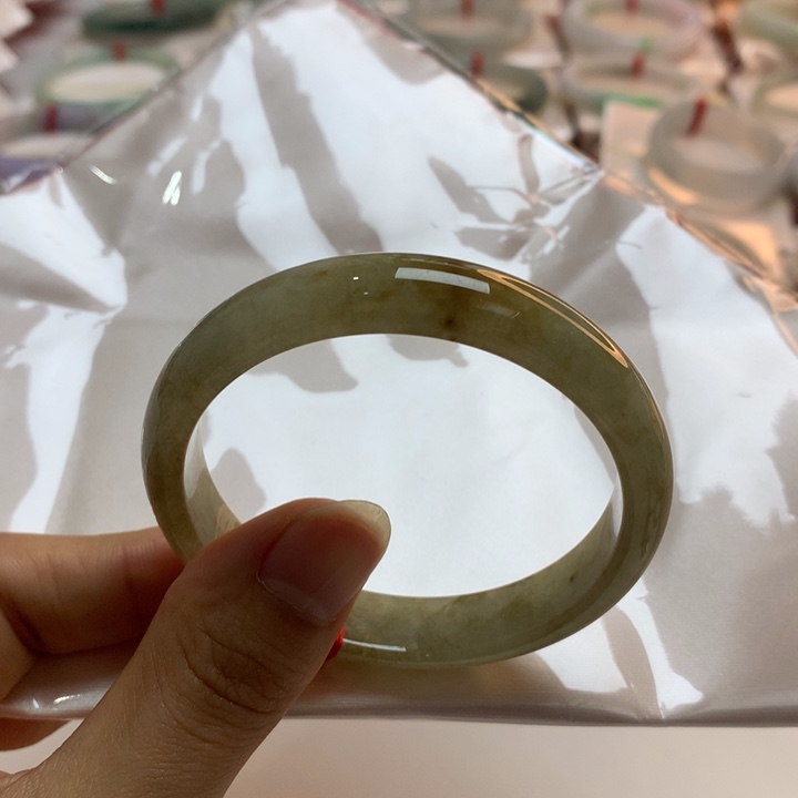 翡翠未镶嵌手镯冰黄翡55