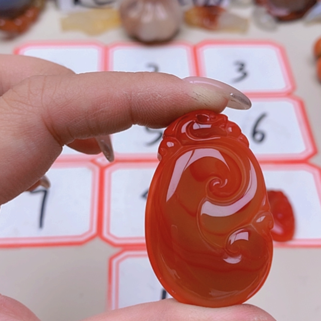 【闪购商品】未镶嵌玛瑙/玉髓珠宝半成品为****斗