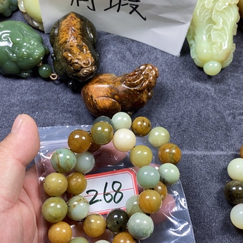 未镶嵌蛇纹石玉吊坠(赠链)
