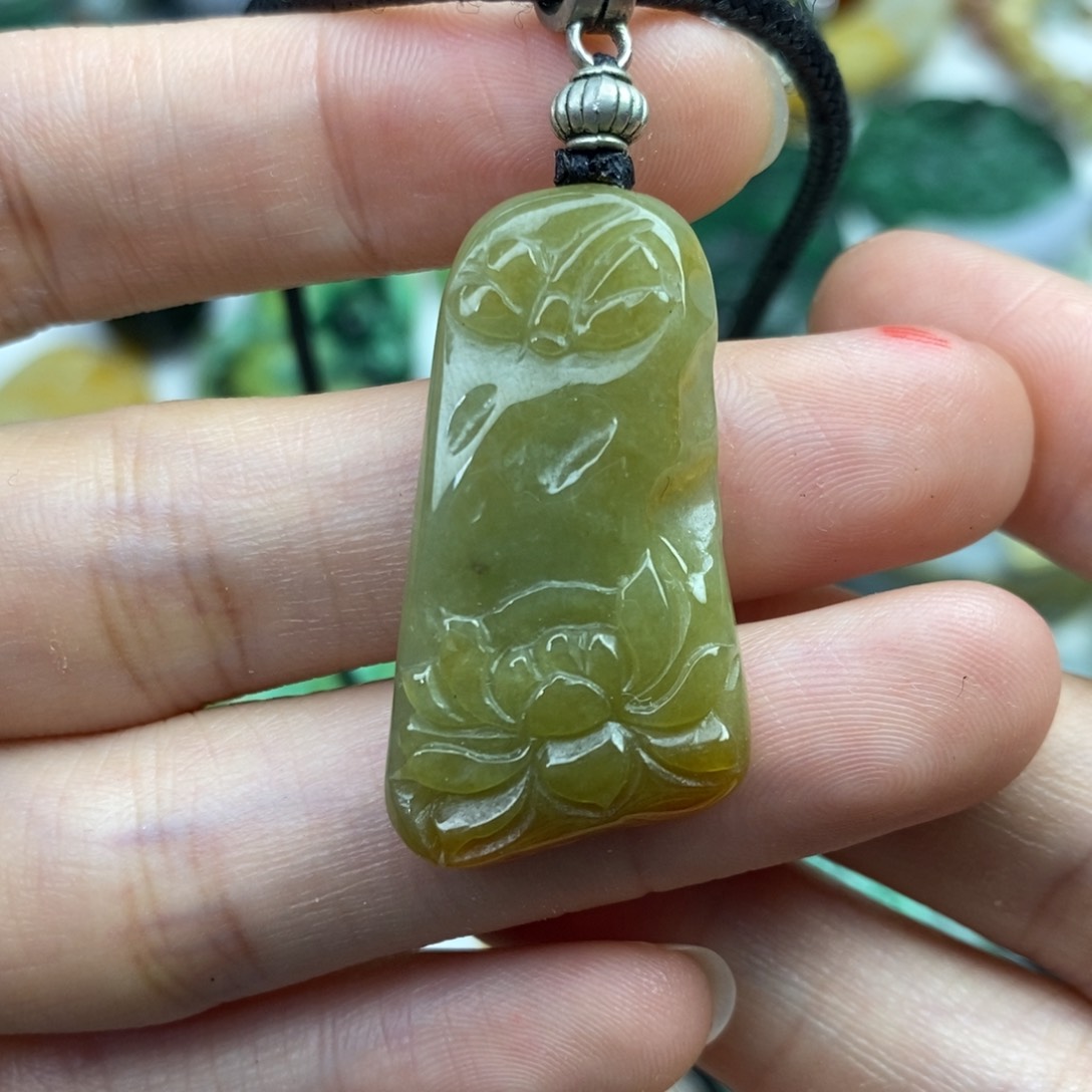 颈饰未镶嵌翡翠吊坠