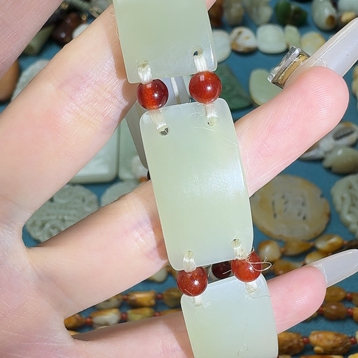 和田玉未镶嵌颈饰手牌