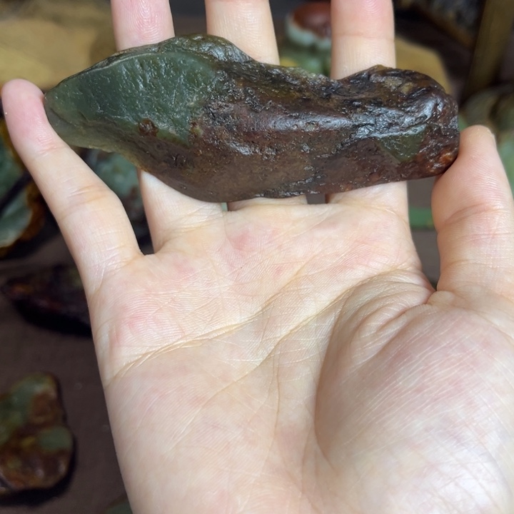 未镶嵌岫岩河磨玉（透闪石质玉）挂件