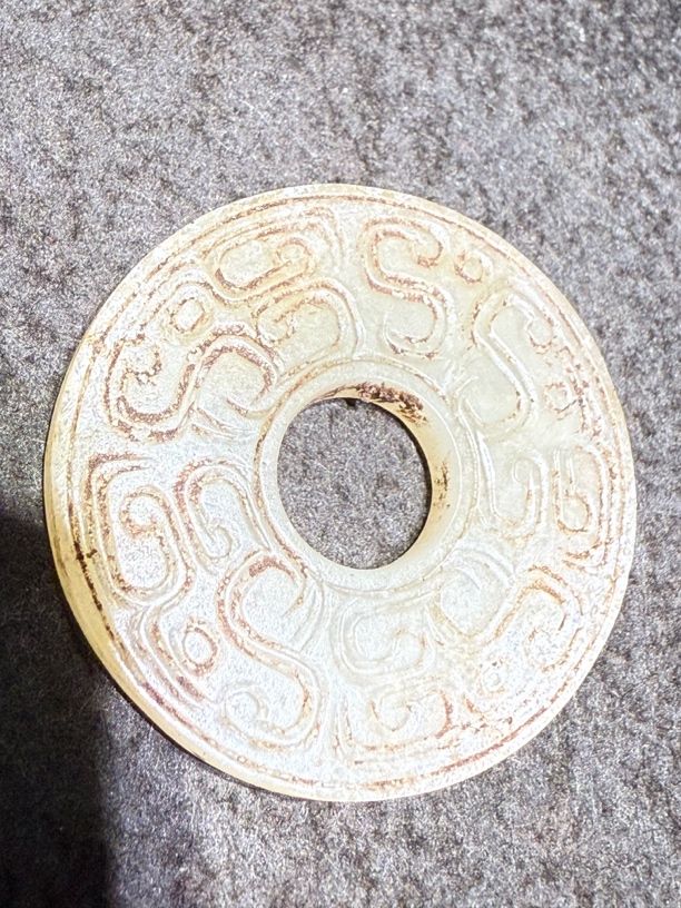 图腾龙纹精美玉璧