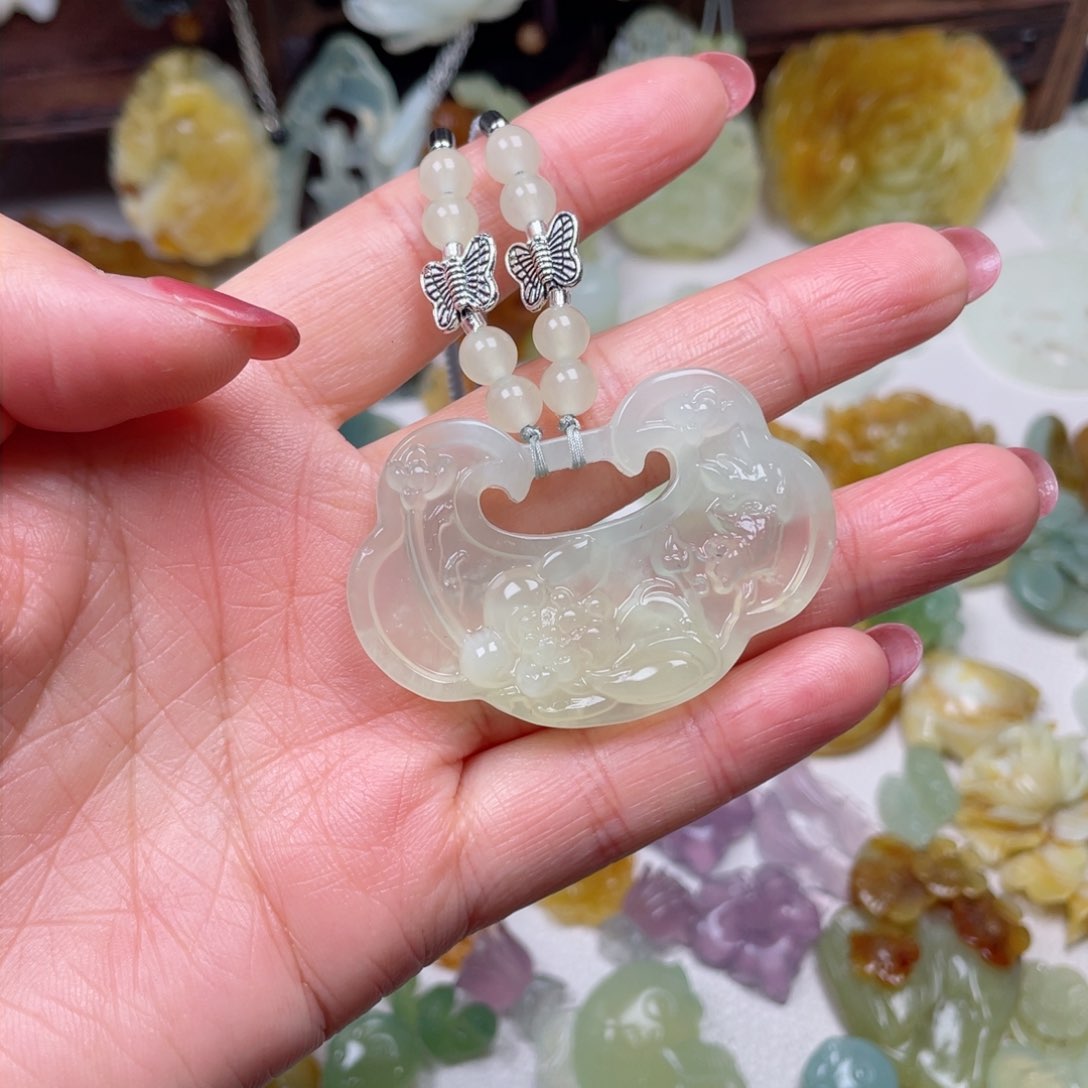 蛇纹石玉颈饰未镶嵌