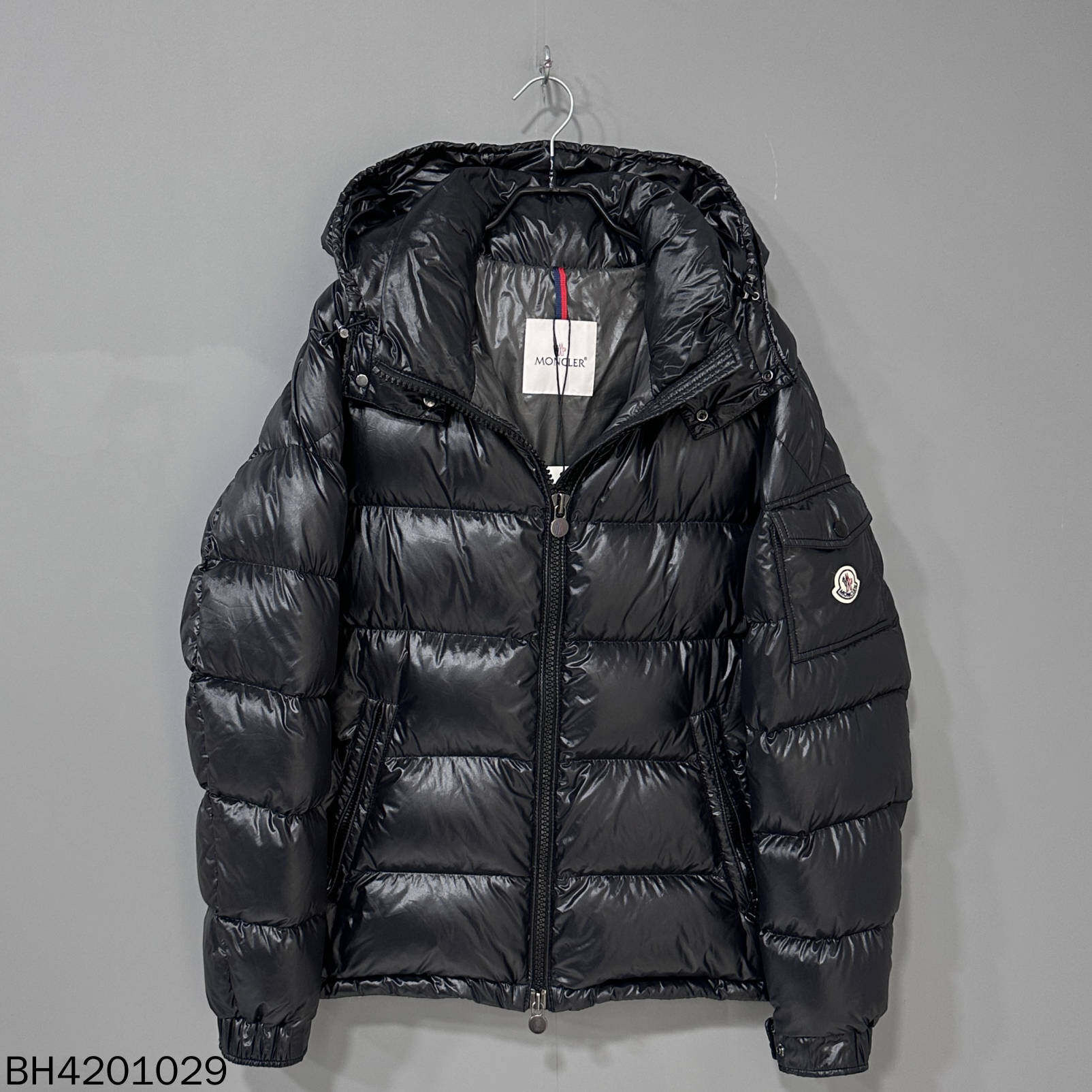 99新 MONCLER maya黑色羽绒服/3码/01029