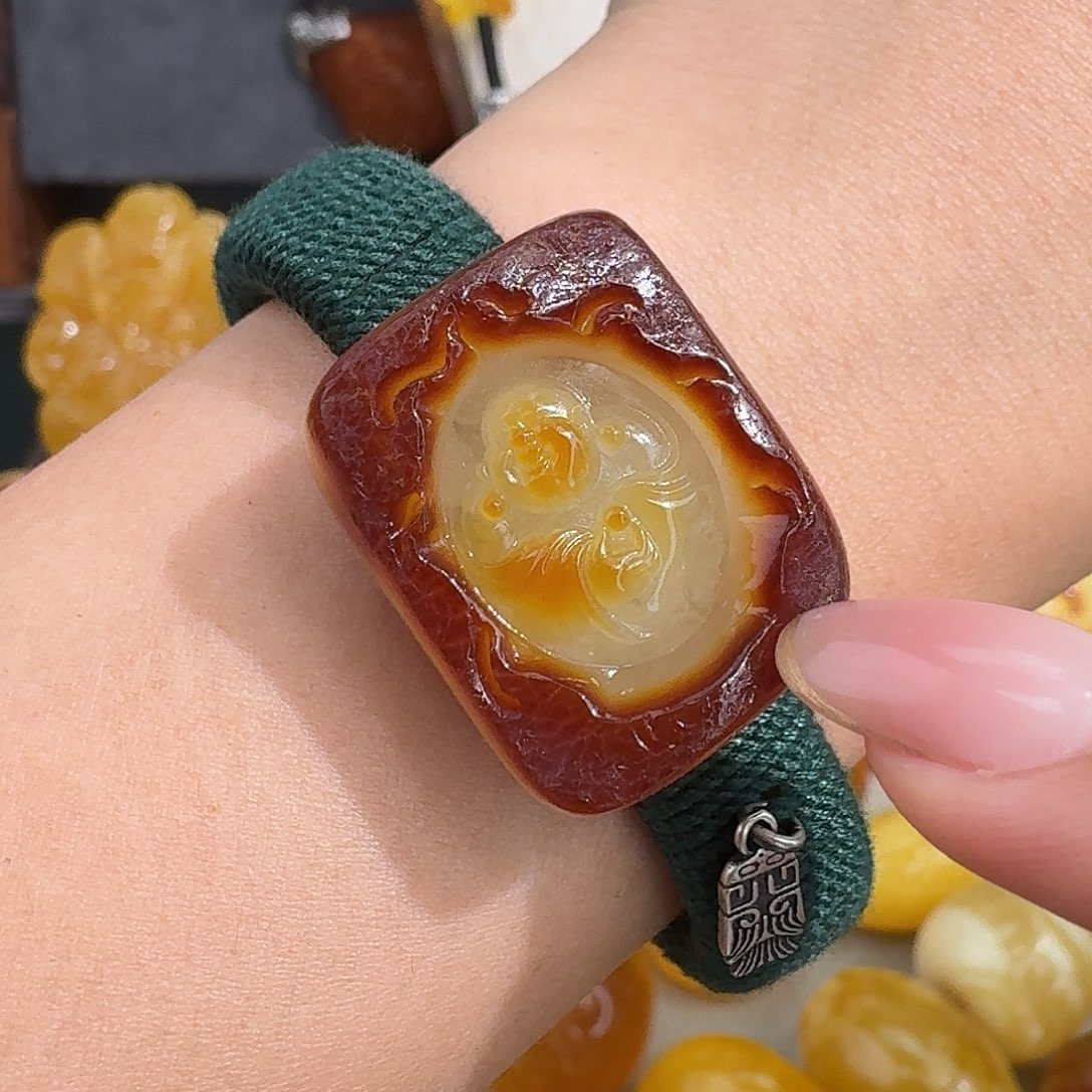 云***f未镶嵌琥珀裸石我