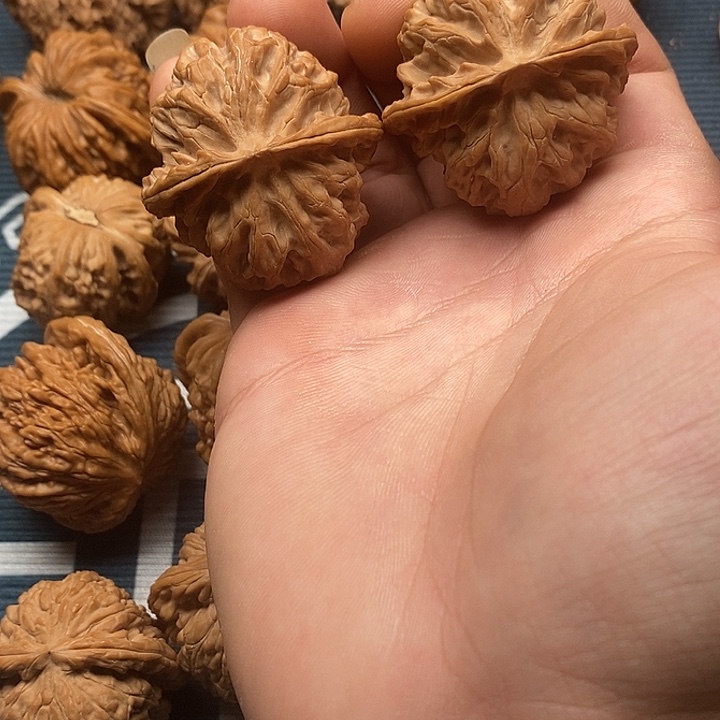 文玩核桃吊坠苹果园