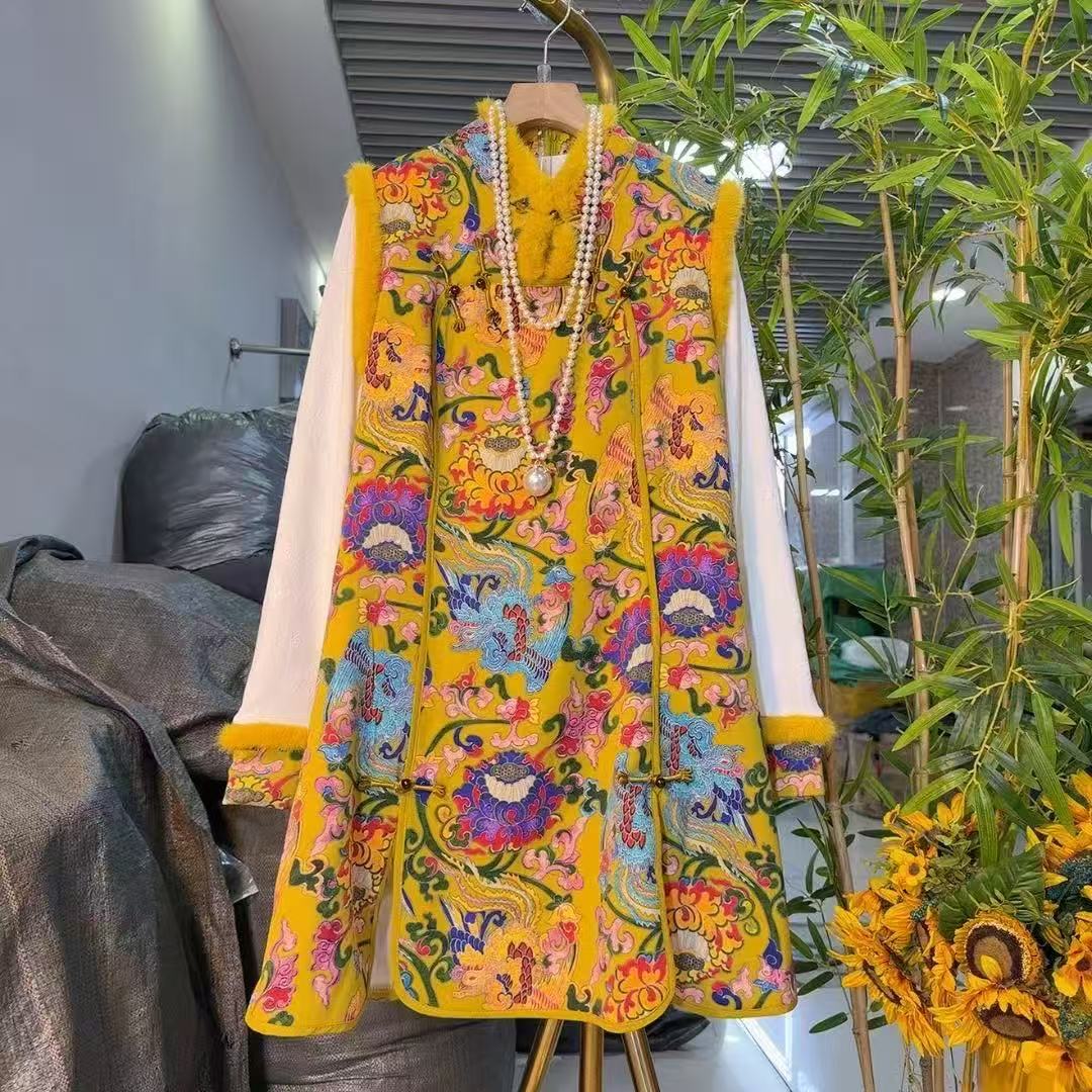 88058新中式女冬季国风盘扣毛毛领气质马甲旗袍裙打底衫大码女装