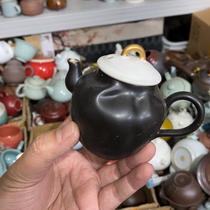 陶瓷艺术品及陶瓷壶