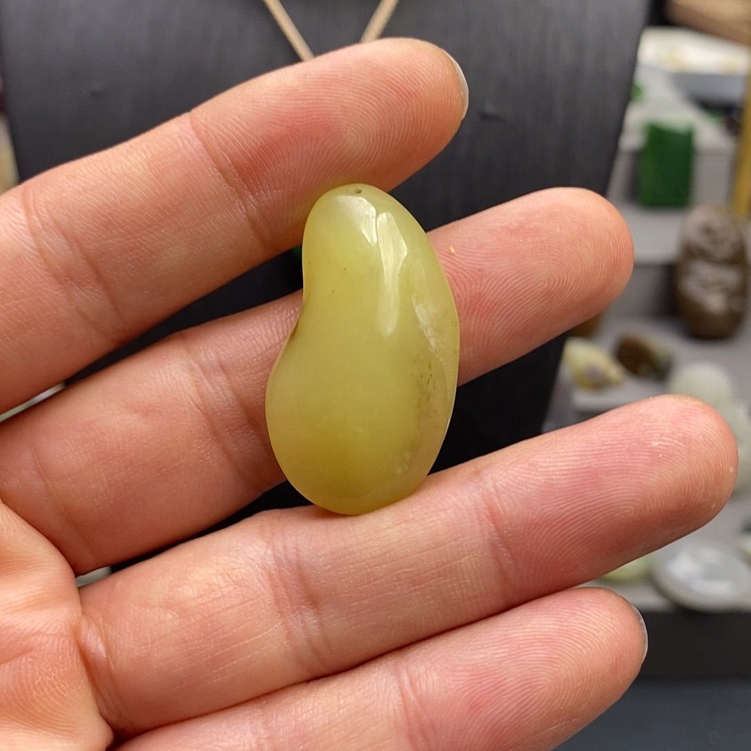 默***闻和田玉未镶嵌颈饰