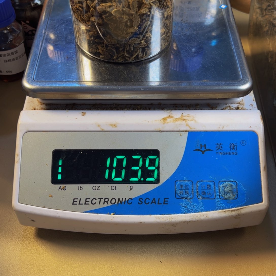 沉香沉香碎屑白棋乌身药片