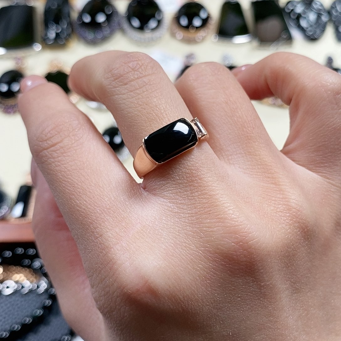 翡翠戒指18K金镶嵌?****?1。 