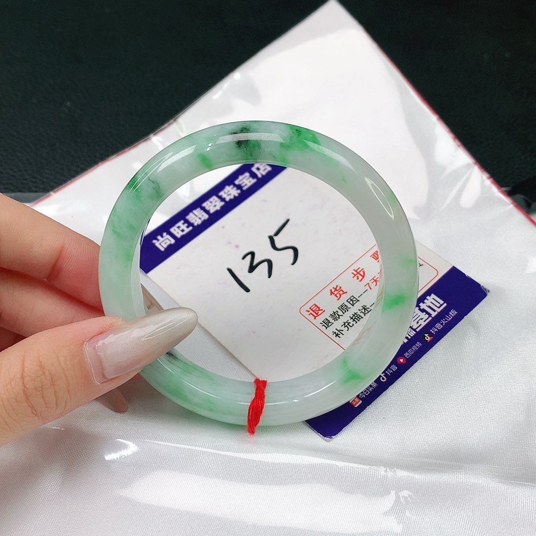 翡翠手镯未镶嵌翡翠12